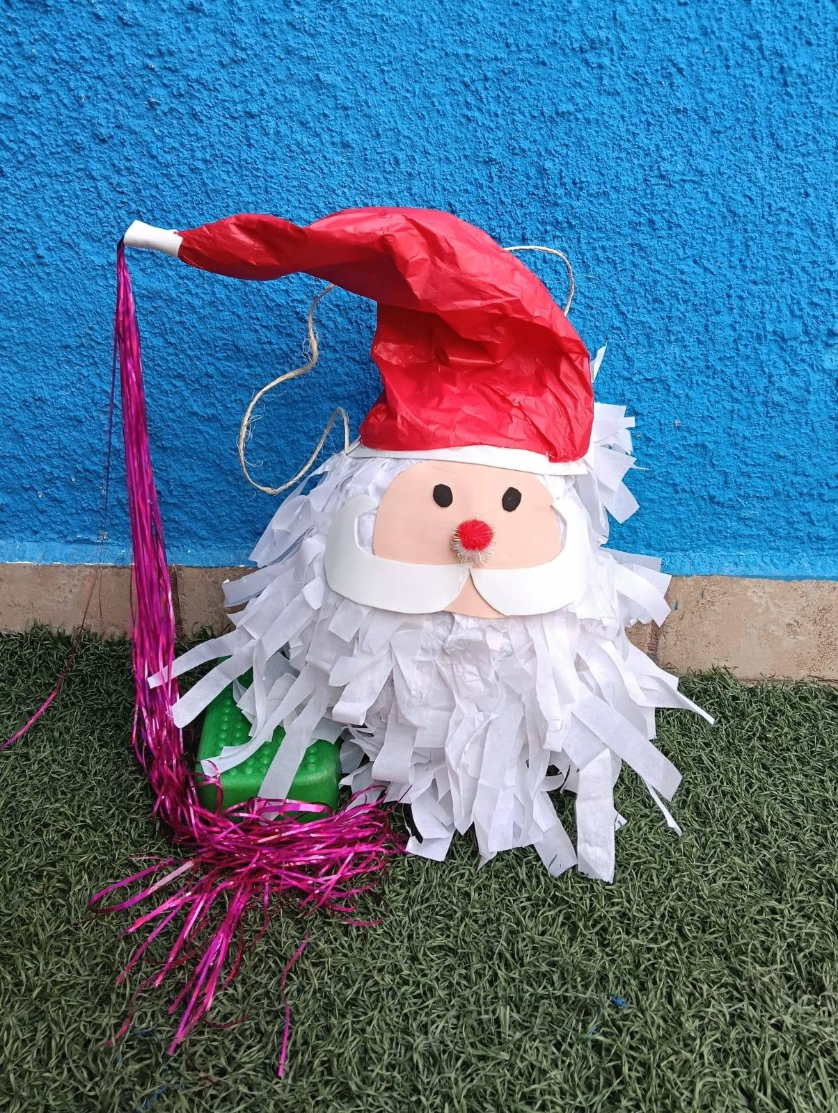 Trabajo creativo de temporada realizado por la comunidad escolar